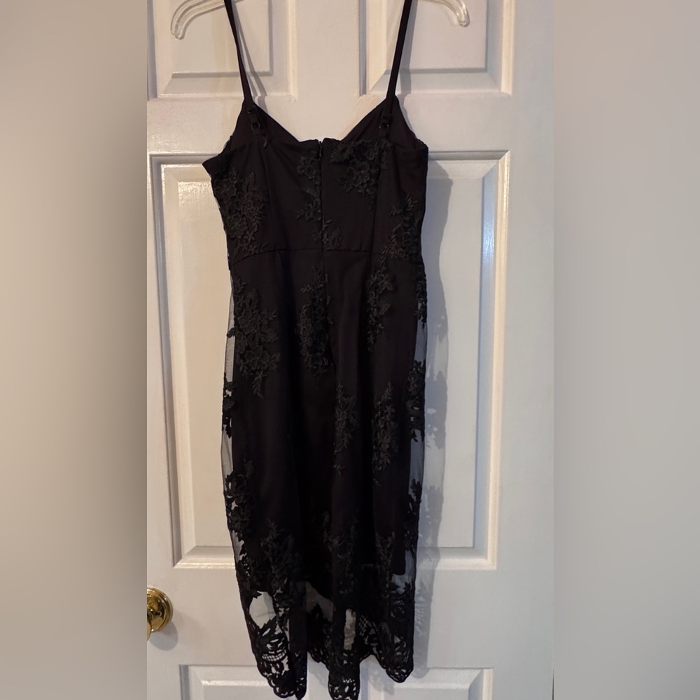 GUESS Embroidered Mesh Illusion Scalloped Hem Asymmetrical Dress Size 0 EUC - Picture 11 of 13